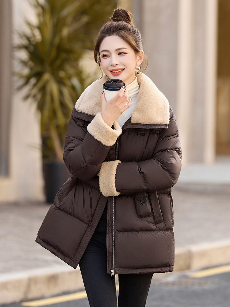 羊羔毛拼接大翻领羽绒服女中长款2025冬季新款加厚保暖白鸭绒外套,女装羽绒服,沐七七