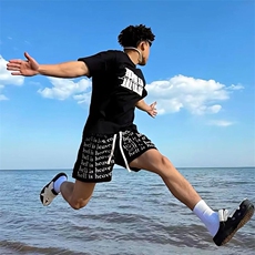 黑色