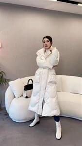 冬季长款收腰珍珠口袋羽绒服图片