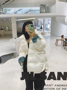 2021冬款翻领袖子印花字母面包服羽绒服图片