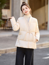 粉色新中式国风提花羽绒服女2025冬季新款气质V领盘扣白鸭绒外套，女装羽绒服，姿衣坊