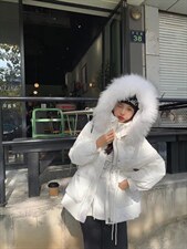 冬季新款夜光面料大毛领羽绒服，女装羽绒服，谦度