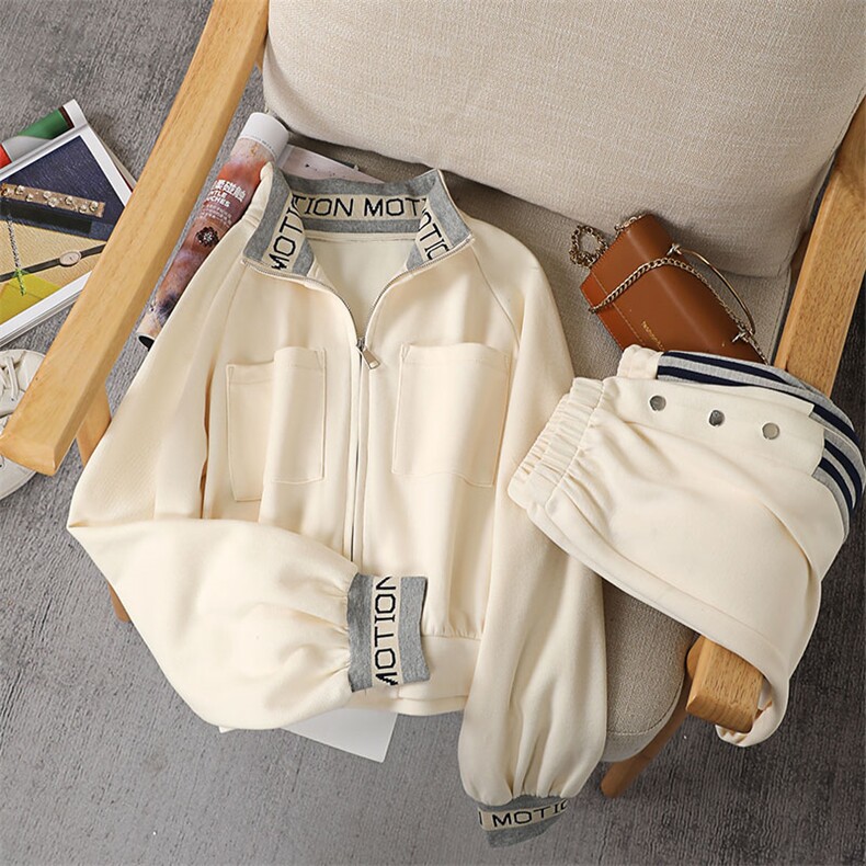 2022年春秋新款字母拼色运动套装两件套温柔奶杏色初恋休闲套装女，女装运动套装，艾乐芳