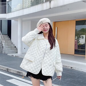 菱形格纹羽绒服图片