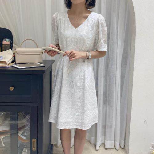 蕾丝钩花连衣裙，女装连衣裙，品晗