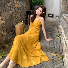 法式姜黄色蝴蝶印花吊带连衣裙女夏2025新款独特漂亮甜美显瘦长裙，女装连衣裙，浙宝193A