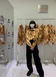 秋季设计师新品 赤色云霞晕染衬衫图片