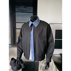 黑色