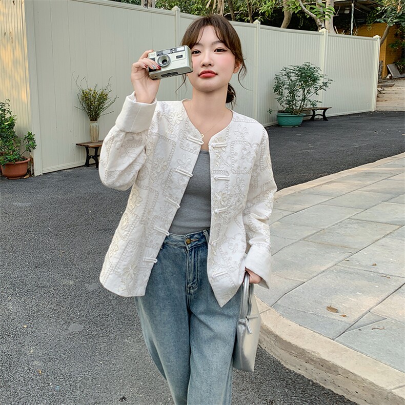 新中式白色短款国风外套女春秋超火好看高级小众宽松减龄夹克上衣,女装短外套,2C129