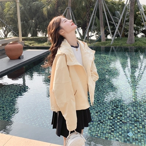 韩版宽松休闲连帽短款外套女2025春秋季新款设计感显瘦冲锋衣夹克图片