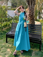 蓝色无袖挂脖吊带连衣裙女夏2025新款显瘦气质优雅高级感长裙，女装连衣裙，蝶眷