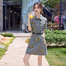 牛仔连衣裙女2025夏新炸街潮流高级感气质小个子设计感小众裙子潮，女装牛仔裙，E百度