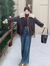 咖色羊羔毛翻领羽绒内胆皮衣外套女2025冬季新款时髦洋气保暖上衣，女装皮衣，艾米莉亚