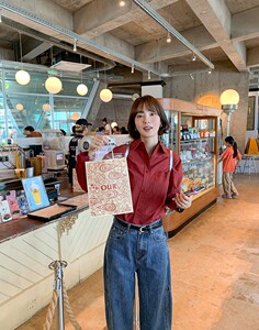 2025车厘子红秋季新款高级感复古港风纯棉长袖衬衫图片