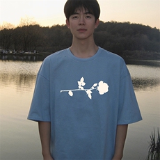浅蓝色