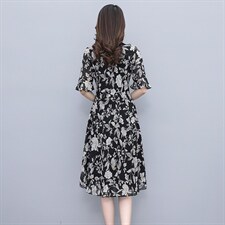 现货秒发碎花连衣裙夏天2023年新款v领荷叶边气质女神范雪纺裙子，女装连衣裙，琦鑫阁（原依鑫阁）
