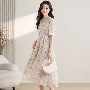 温柔风碎花连衣裙子女装夏季2025新款茶歇法式高级感显瘦v领长裙图片