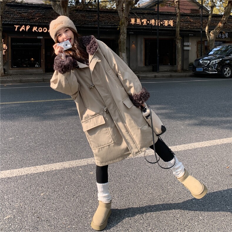 卡其色工装连帽圈圈毛拼接羽绒服女2026年冬季新款90绒长款派克服图片