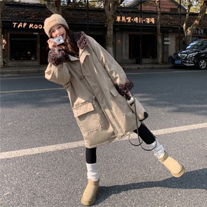 卡其色工装连帽圈圈毛拼接羽绒服女2026年冬季新款90绒长款派克服图片