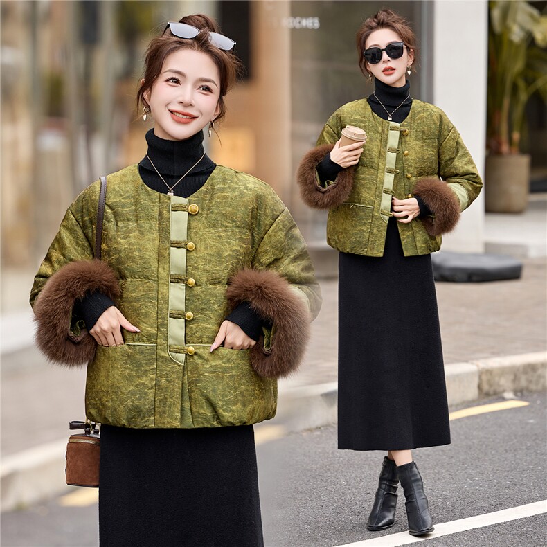 现货。现货。2025年冬季短款新中式羽绒真狐狸毛新款羽绒服,女装羽绒服,艾仟回(原伊仟回)