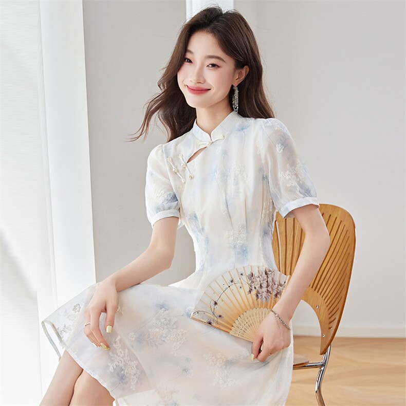 新中式国风刺绣连衣裙女2025夏季新款小个子修身气质改良旗袍裙子,女装连衣裙,美沁