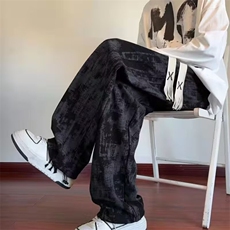 黑色