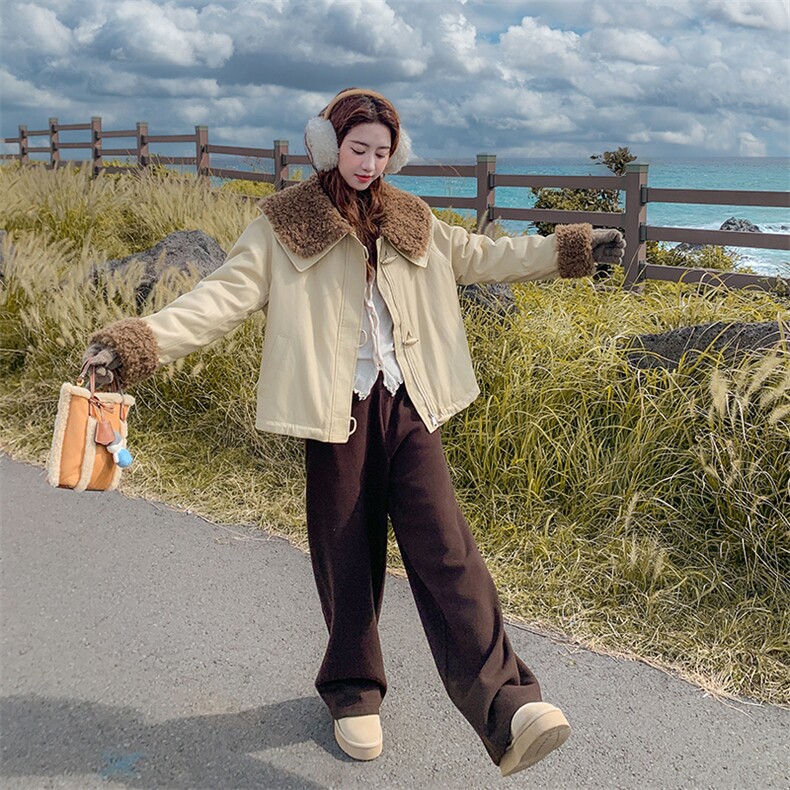 减龄翻领皮毛一体短款外套女2025年冬季新款小个子羊羔毛皮衣,女装皮草,纯色衣恋