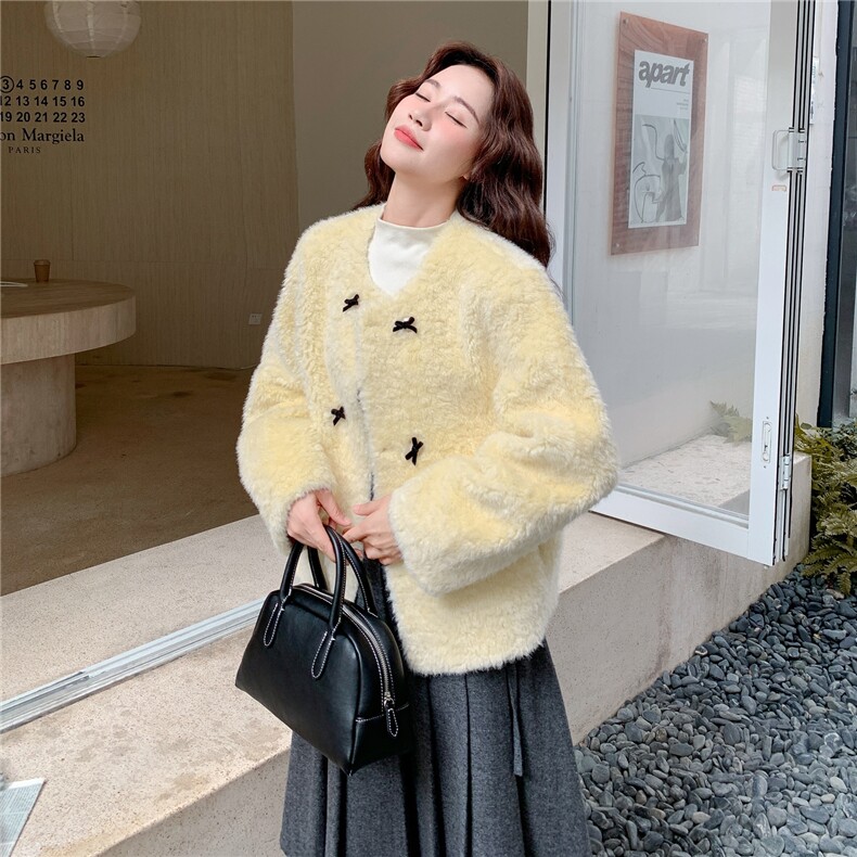 小鸡黄蝴蝶结环保皮草皮毛一体外套2B72-8613-P175-K258,女装皮草,吉娜