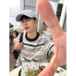 日系复古灰色条纹拼接纽扣休闲短袖男款夏季纯棉休闲宽松圆领T恤图片