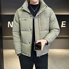灰绿色
