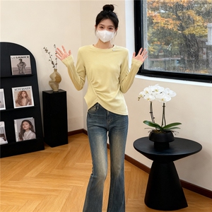 韩版时尚休闲套装女春新款圆领不规则褶皱设计上衣牛仔长裤两件套图片
