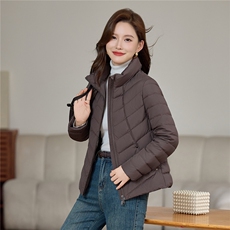 现货2025年冬季时尚休闲立领保暖羽绒服，女装羽绒服，依恋蒂丝