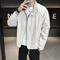 米白色