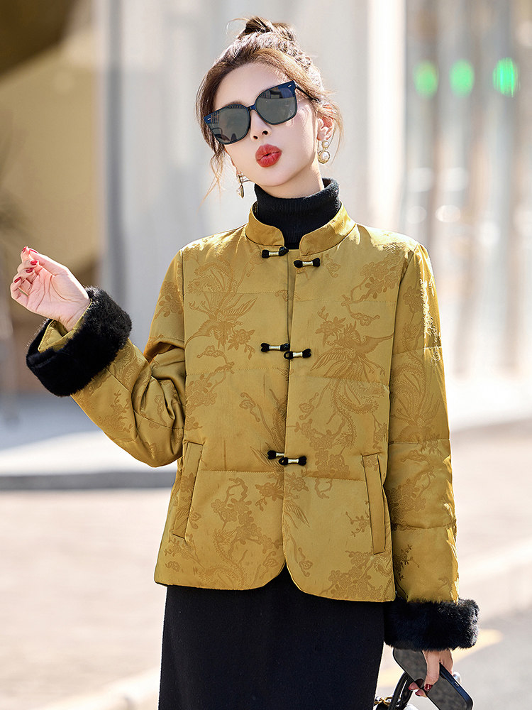 新中式G风羽绒服女2025冬新款今年流行小个子短款亮色盘扣外套,女装羽绒服,衣之秀