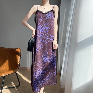 妩媚动人性感豹纹吊带裙修身时尚连衣裙夏季长裙蕾丝印花裙子图片