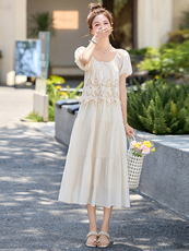 夏季新款时尚洋气蕾丝拼接娃娃领显瘦百搭连衣裙女洋气中长款裙子，女装连衣裙，依多米