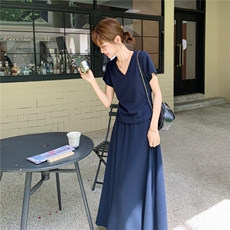 藏青色露背T恤辣妹半身裙套装女夏2025新款独特绝美高级感两件套，女装套装/套裙，2C081