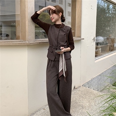 主推现货时髦减龄遮肉显瘦凸显甜酷气质设计感马甲三件套丝巾腰带，女装套装/套裙，尚娜萱