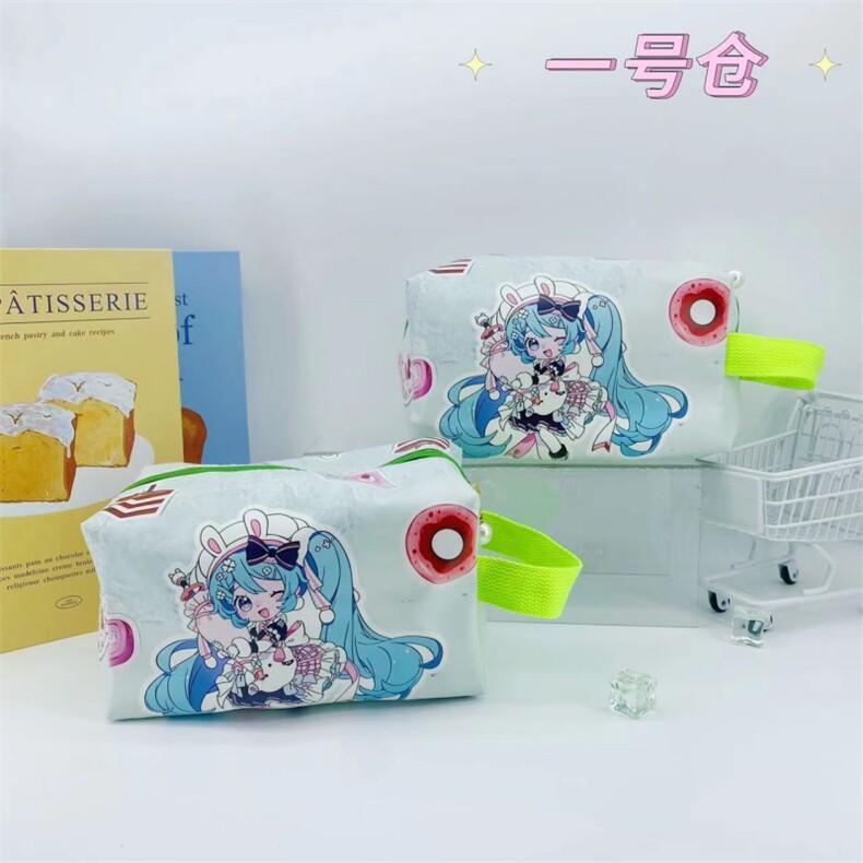 皮料初音化妆包，亮亮毛绒玩具