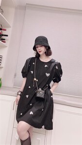 韩版刺绣重工艺连衣裙ＭL图片