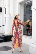 春季气质碎花连衣裙，女装连衣裙，蓝芝衣秀