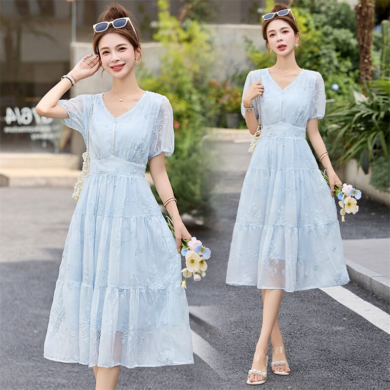 法式连衣裙女2025夏季新款巨好看的独特漂亮海边度假蓝色收腰裙子，女装连衣裙，贵人树