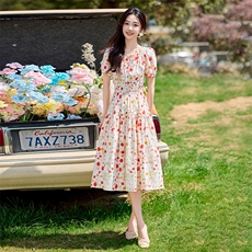 赫本风碎花连衣裙女夏2026新款法式设计感显瘦气质女神范过膝长裙，女装连衣裙，倪叶myz