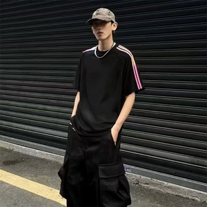 抖音得物品质二开240克宽松纯棉美式潮牌印花三条杠中性风短袖T恤图片