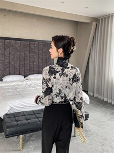 花边领子衬衣图片