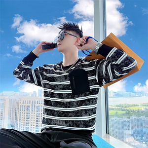 AW210/P78控108秋季社会小伙拼接撞色条纹设计感打底卫衣男黑首图片