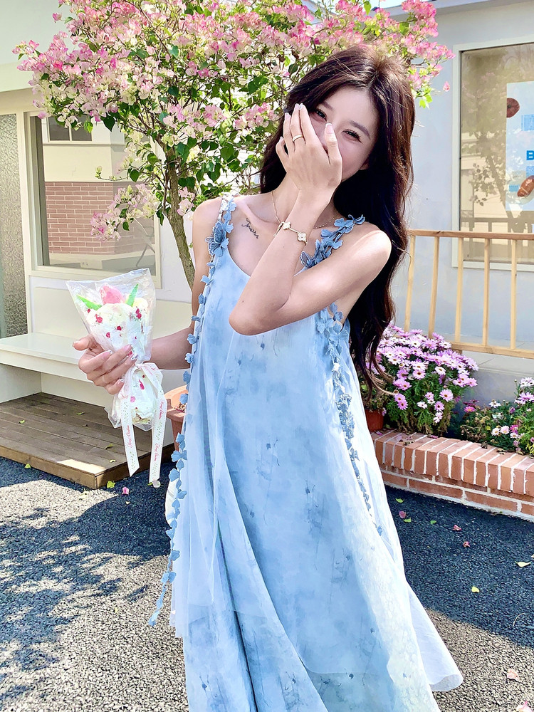 浅蓝色网纱拼接连衣裙女夏季2025法式超仙立体花朵肩带设计吊带裙,女装连衣裙,千寻