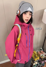 玫红色