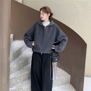 2025冬季新款全羊毛呢外套女短款羽绒服加厚90白鸭绒内胆连帽上衣图片