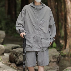 灰色